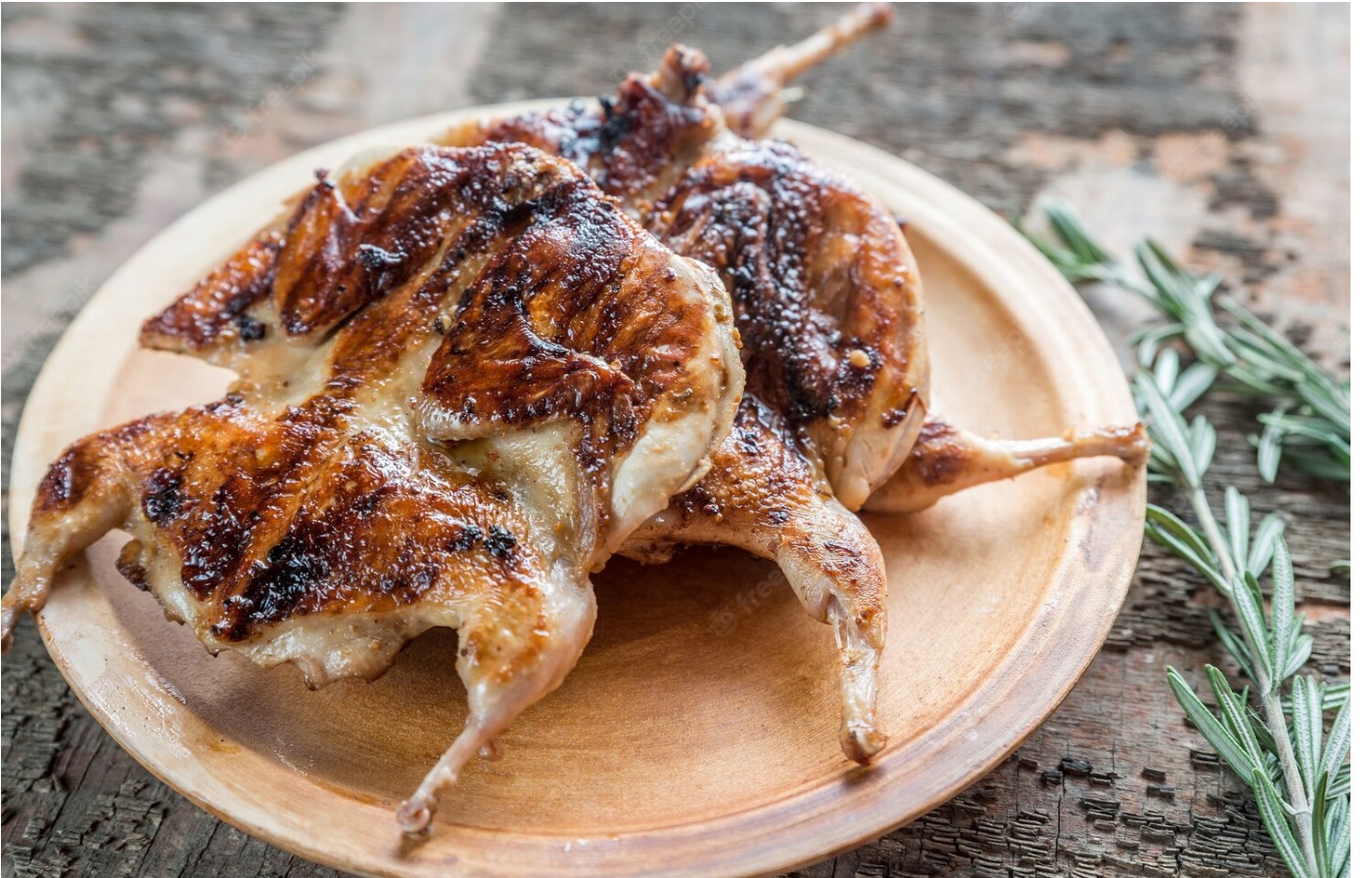 Brochetas de verduras con codornices a la plancha acompañado de mandarina
